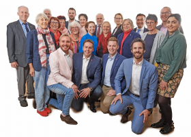 Die Top 20 der SPD-Kreistagsliste. Ein Paukenschlag ist sicherlich, dass mit Herbert Eckstein (hinten Mitte) darauf erstmals der Landrat vertreten ist. Eine Änderung im Kommunalwahlrecht macht das möglich.